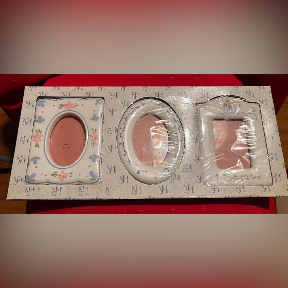 1989 Floral Ceramic Picture Frame Set